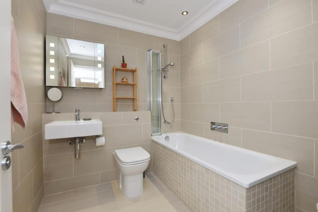 Apartamento Cosy Flat Of 2 Bed And 2 Toilet Londres