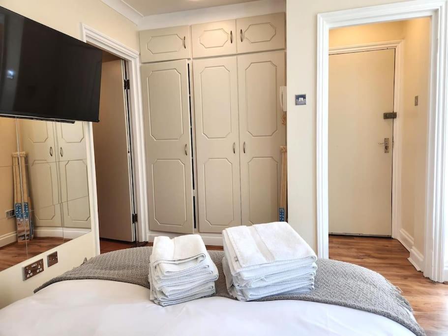 St 1 - Newly Refurbished Flat - Close To Tube 1-2 Mins Appartement *