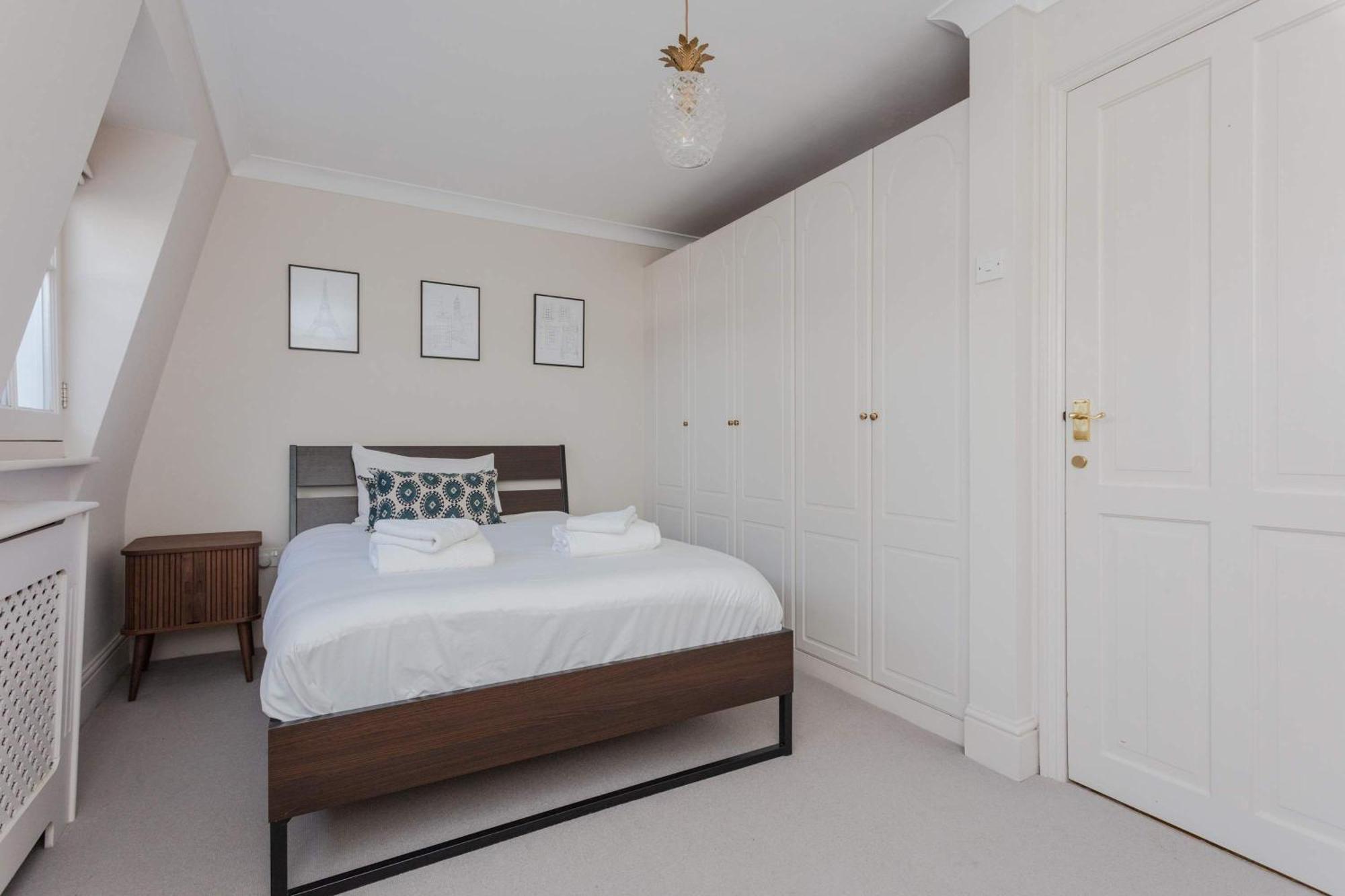 Newly Refurbished 4 Bedroom House In East