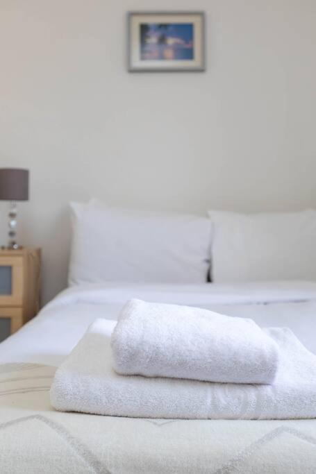 Appartement Homely 1 Bedroom In Beckton With Parking Londen