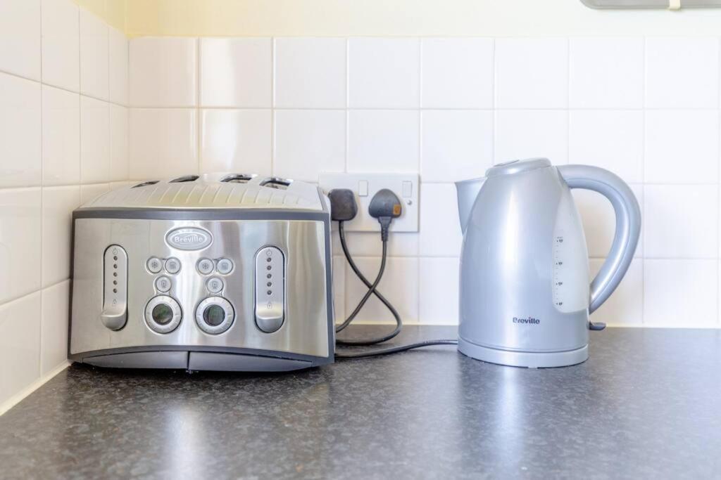 Homely 1 Bedroom In Beckton With Parking Appartement