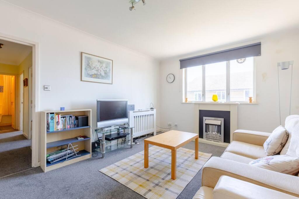 Homely 1 Bedroom In Beckton With Parking Appartement *