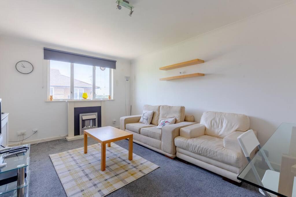 Homely 1 Bedroom In Beckton With Parking Londen