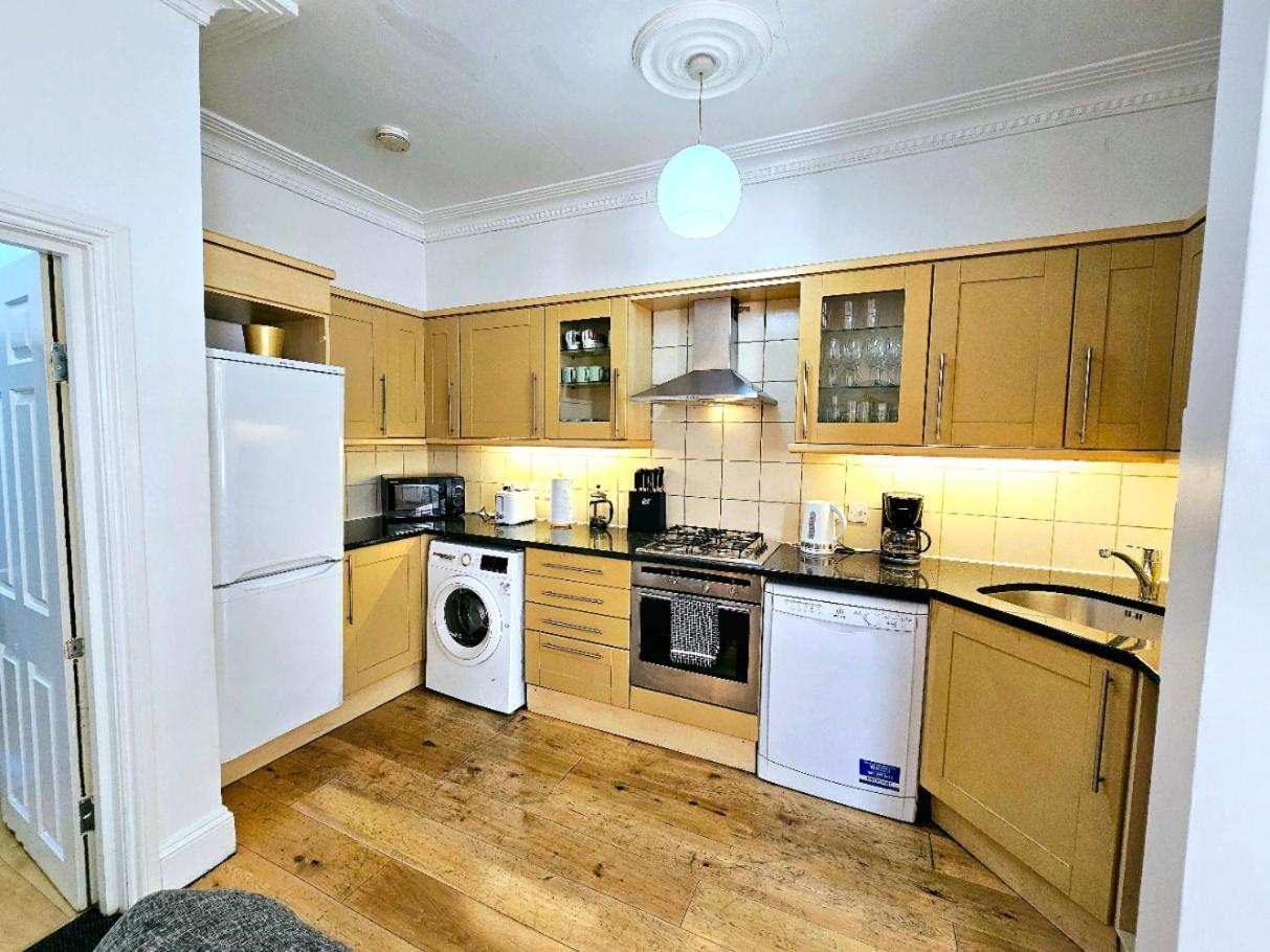 Apartamento Spacious & Cosy 2 Bedroom 2 Sofa-beds With Private Entrance And Back Patio, 3 Min Walk To Earl's Court Station *