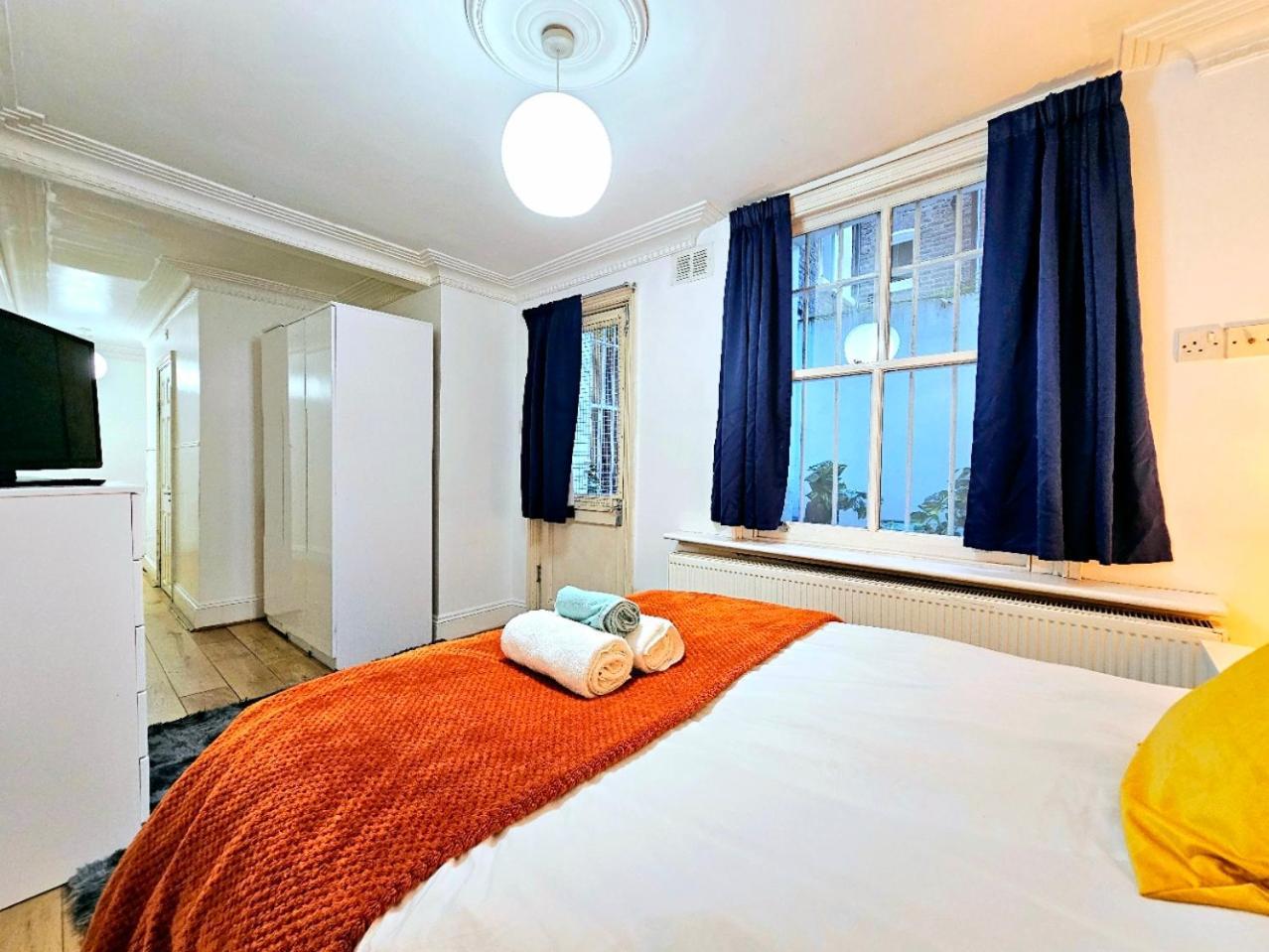 Spacious & Cosy 2 Bedroom 2 Sofa-beds With Private Entrance And Back Patio, 3 Min Walk To Earl's Court Station Apartamento *