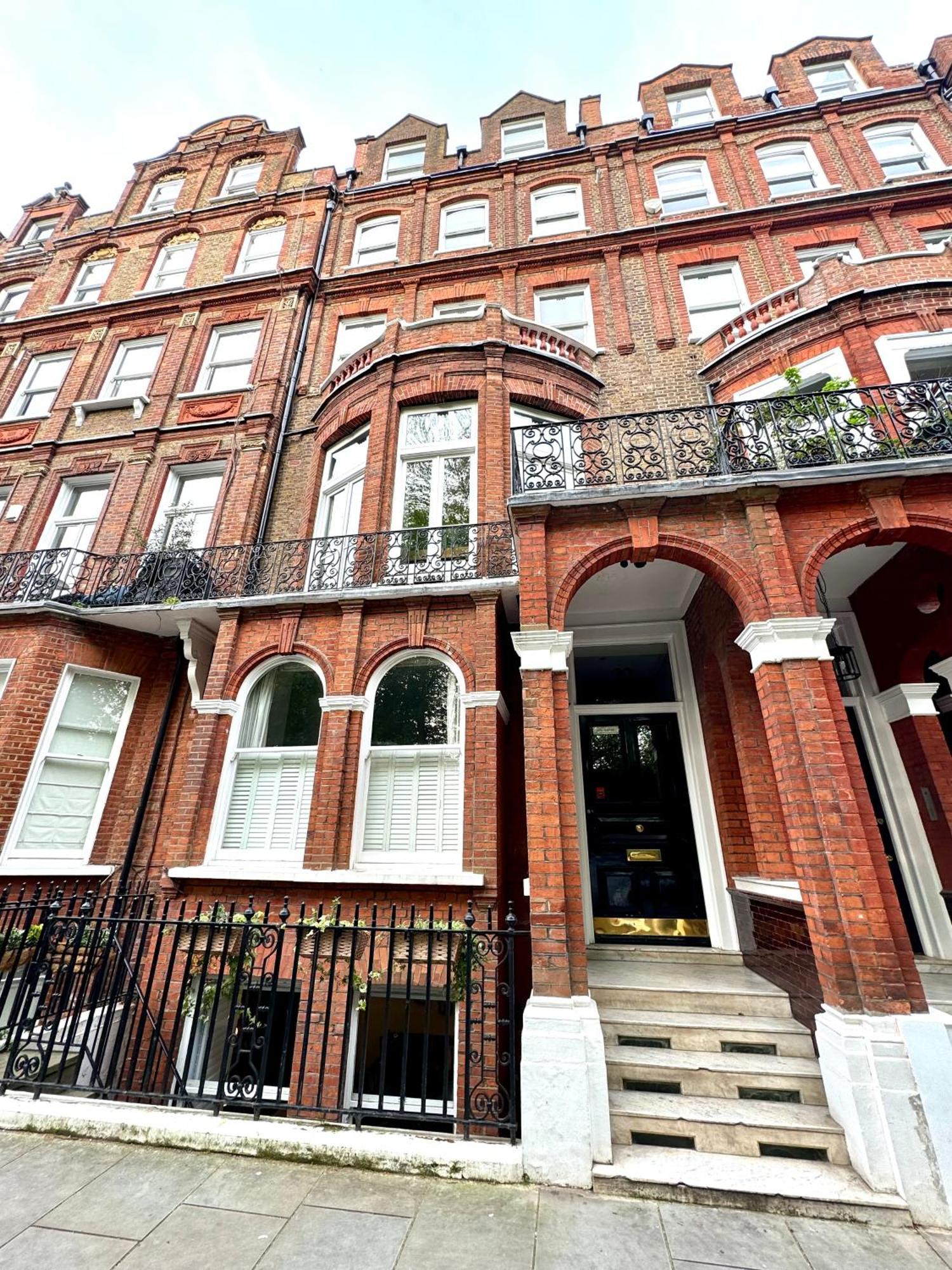 2 Bedroom In South Kensington By Wild Apartamento