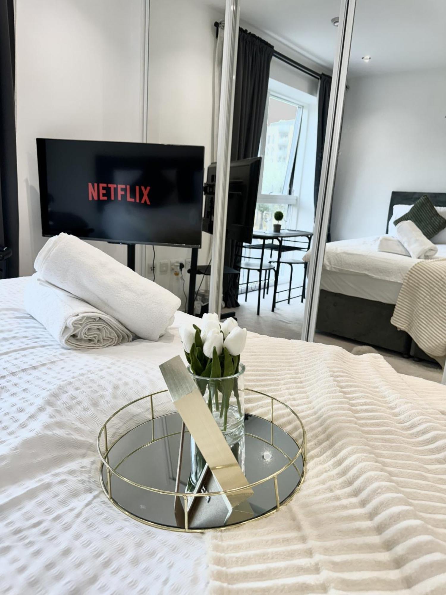 Kayz Lodge- Luxury Ensuite-private & Shared In A New House At The Olympic Village Overlooking Stratford Westfield And Tube Station * Londres