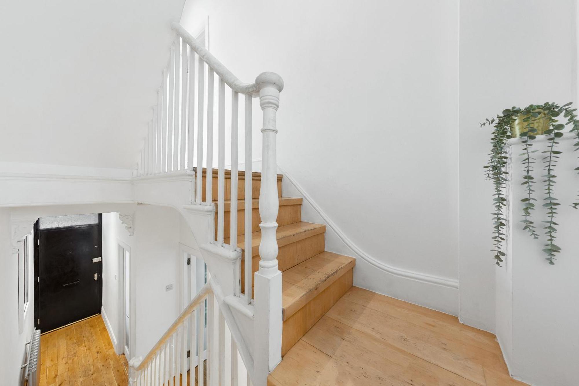 Apartment Luxury 4-bedroom Modern Flat In Steps From Station, Sleeps 9 In Style! London