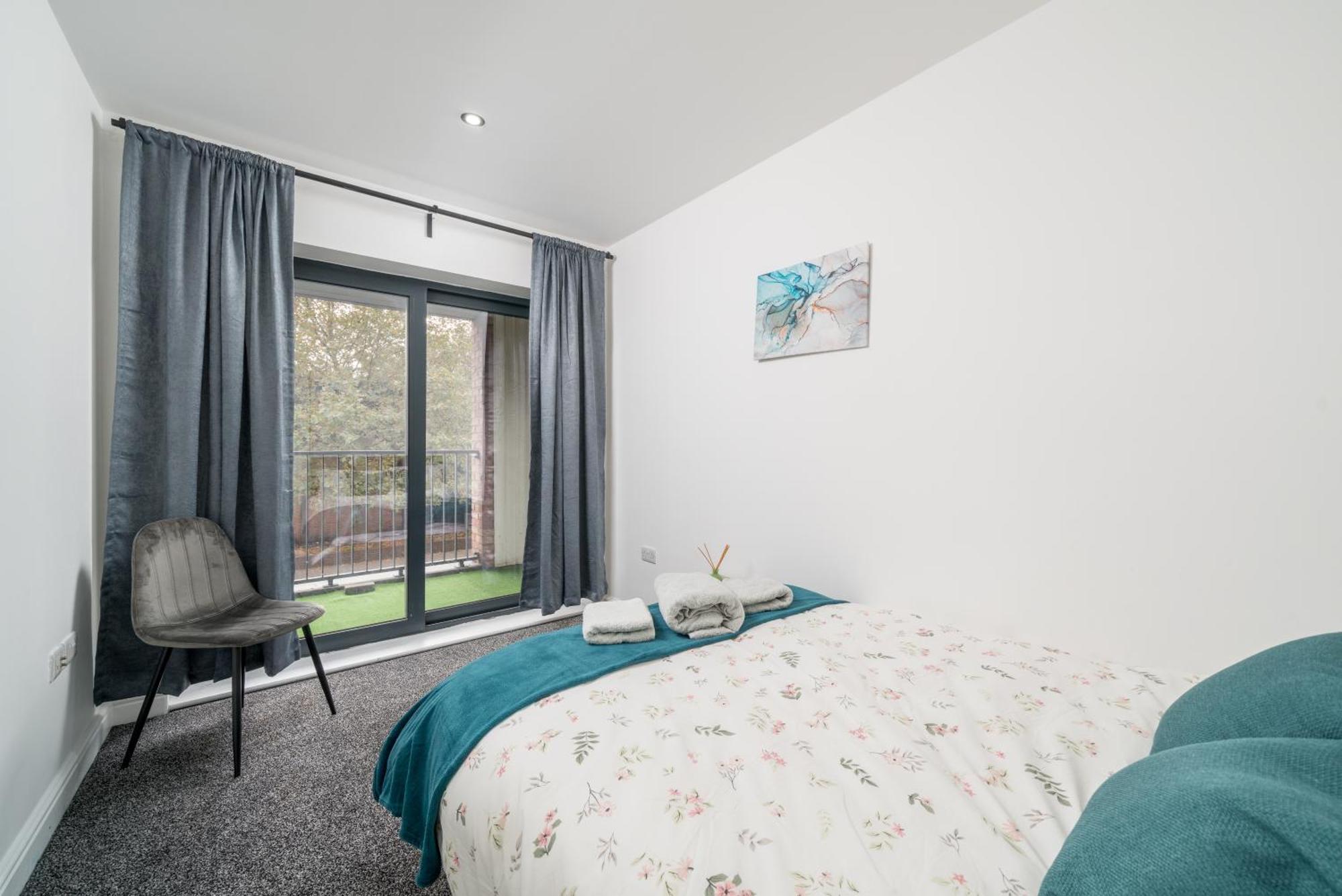 3 Bed By Canning Town Station Londres