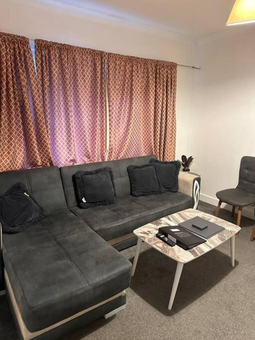 Beautiful Wood Street First Floor Flat B Appartement *