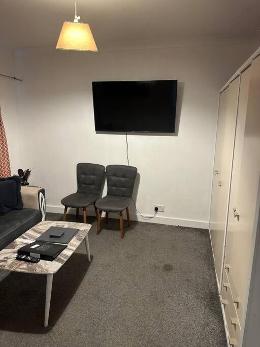 Beautiful Wood Street First Floor Flat B * Londres