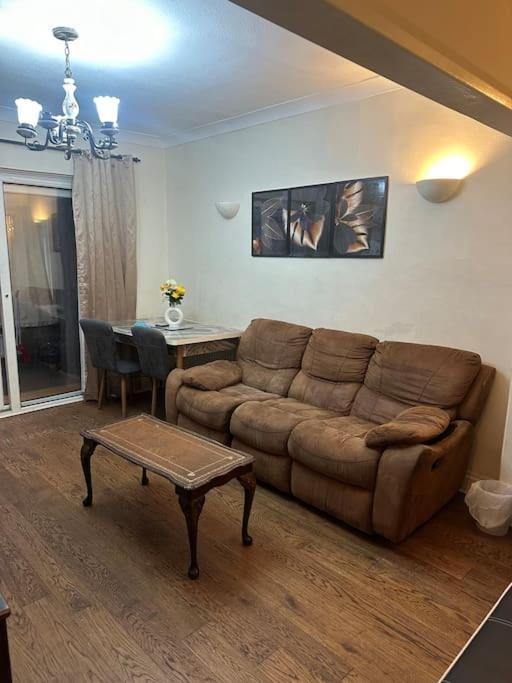Amazing Wood Street Ground Floor Flat A Appartement *