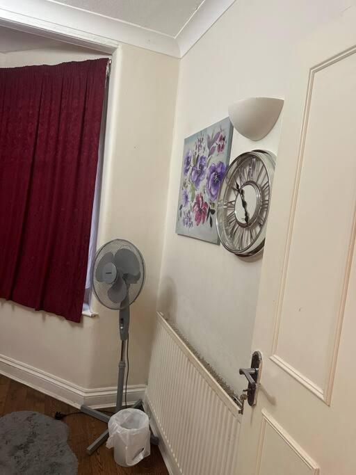 Amazing Wood Street Ground Floor Flat A Londres