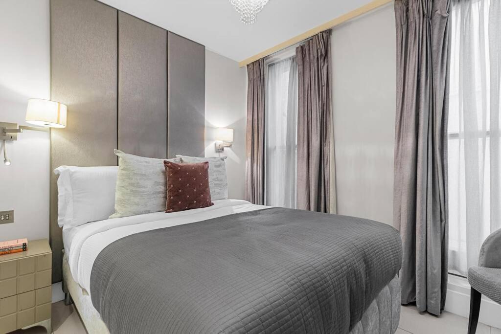 Stylish 2 Bed Split Level Flat Appartement Londres
