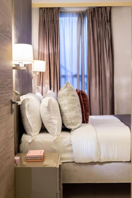 Stylish 2 Bed Split Level Flat Appartement