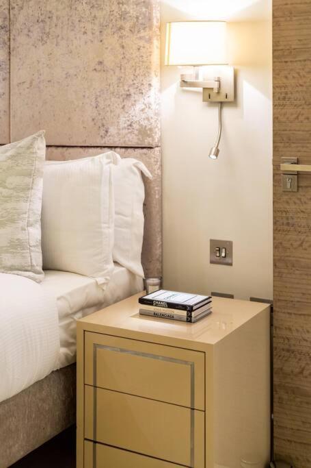 Stylish 2 Bed Split Level Flat Appartement Londres