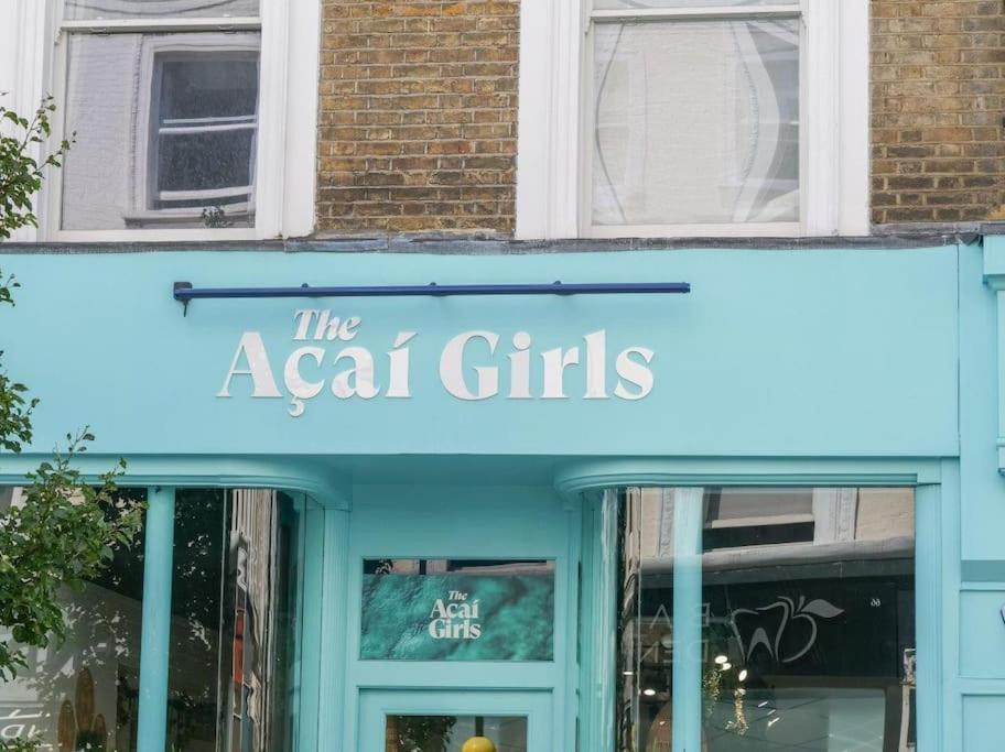 Stylish 2 Bed Split Level Flat Londres