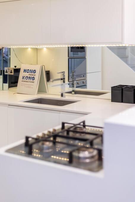 Stylish 2 Bed Split Level Flat Appartement Londres