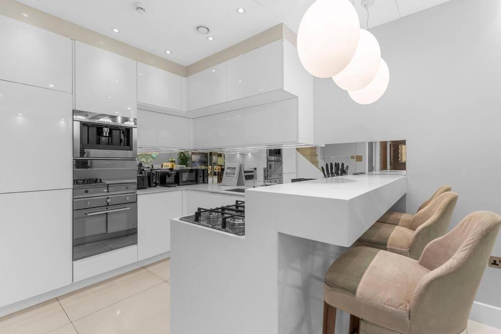 Stylish 2 Bed Split Level Flat * Londres