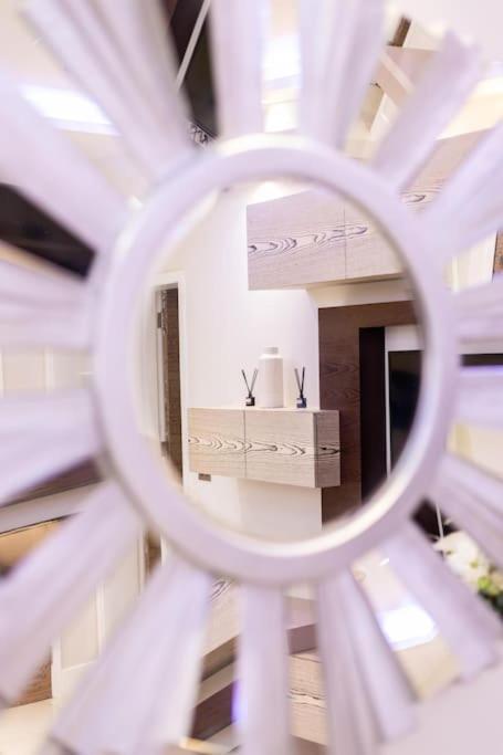 Stylish 2 Bed Split Level Flat * Londres