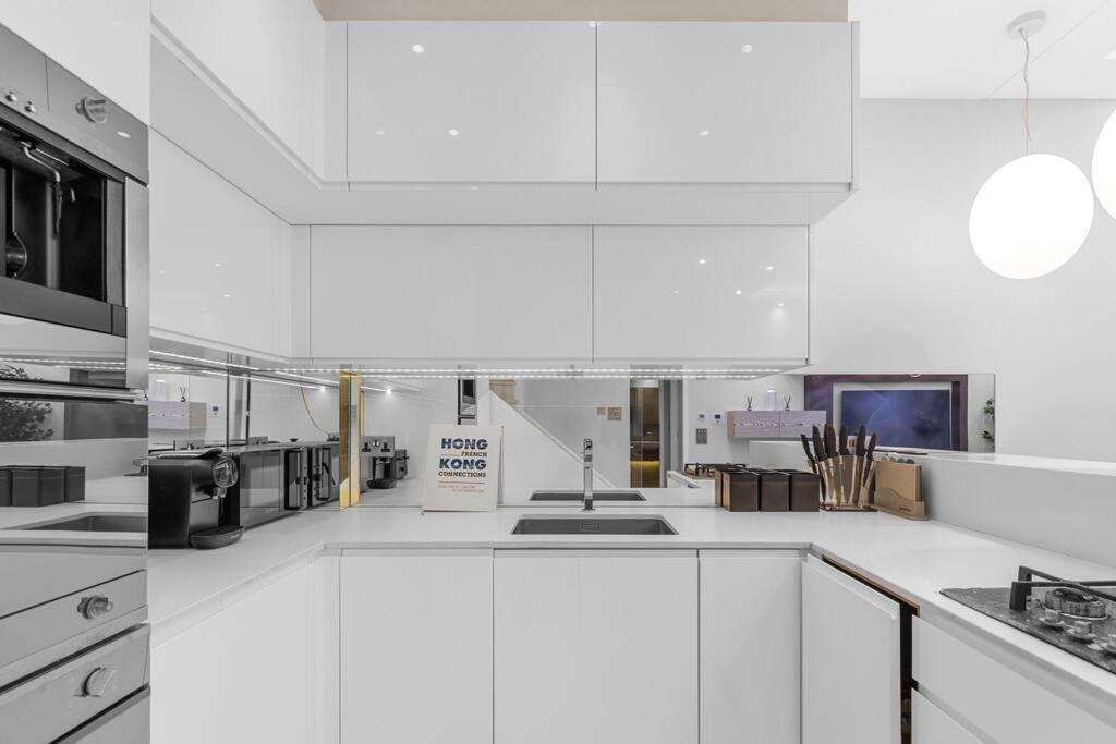 Stylish 2 Bed Split Level Flat Appartement Londres