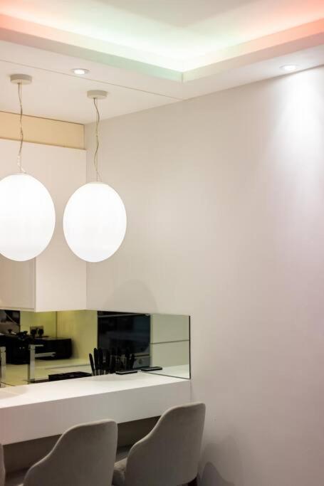 Stylish 2 Bed Split Level Flat * Londres