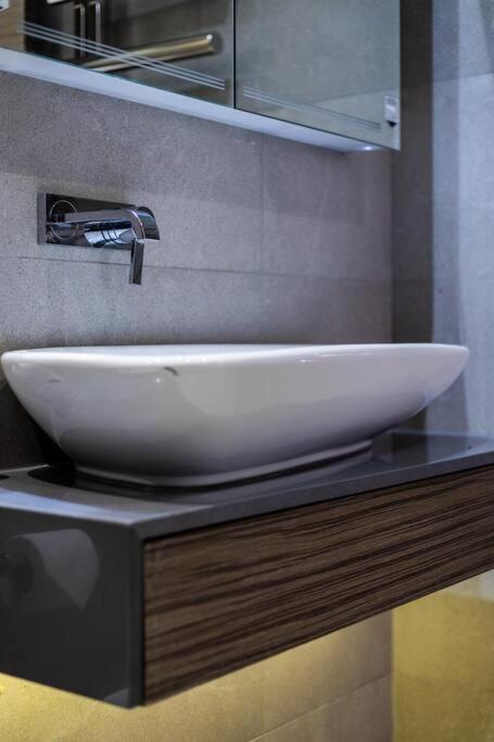 Stylish 2 Bed Split Level Flat Apartamento