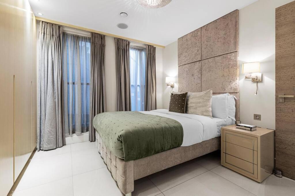 Stylish 2 Bed Split Level Flat Appartement *