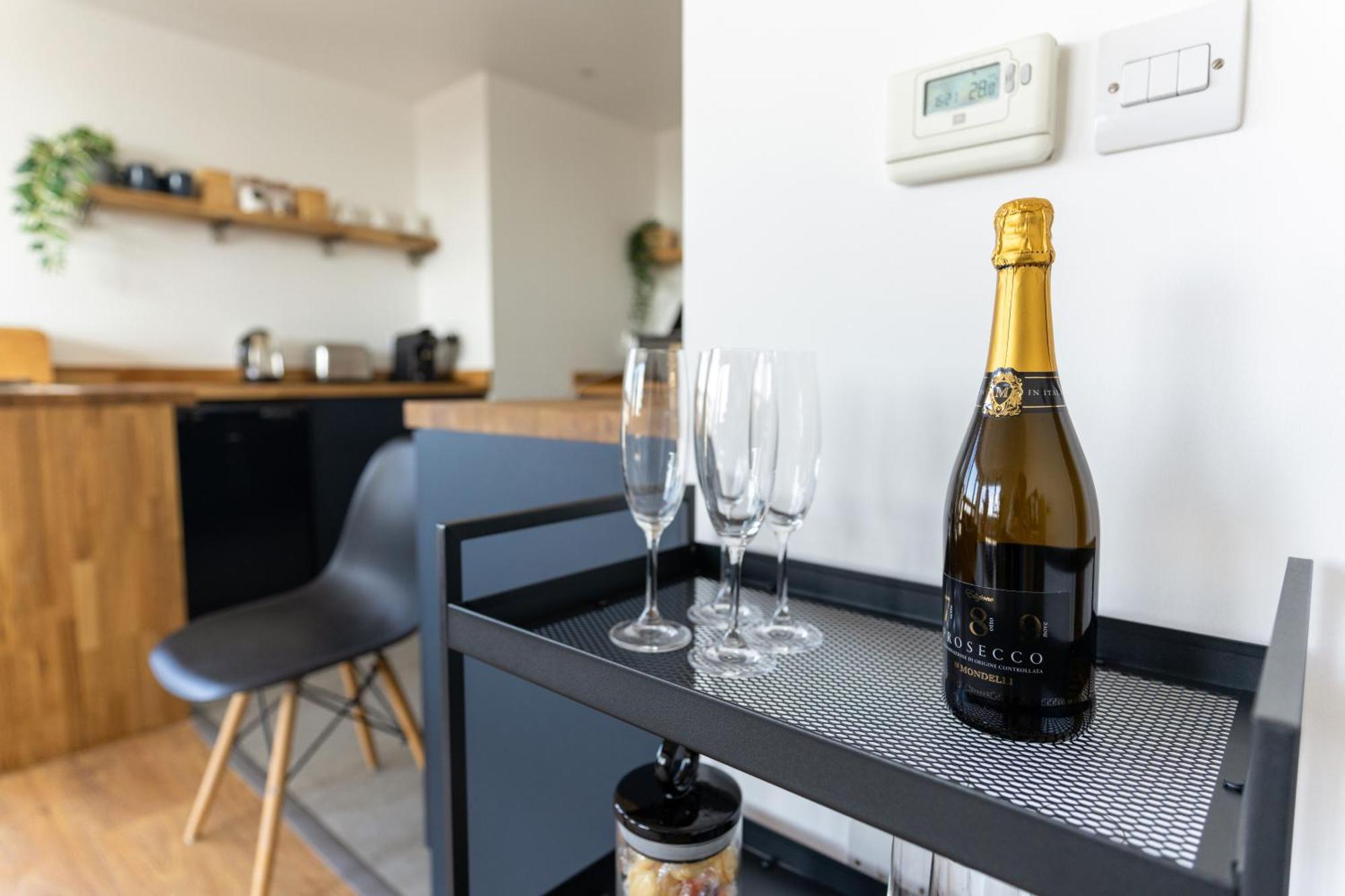 Flat In Canary Wharf With Amazing Views & Balcony Appartement *