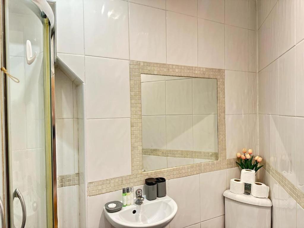 Affordable Two Bedroom In Londres