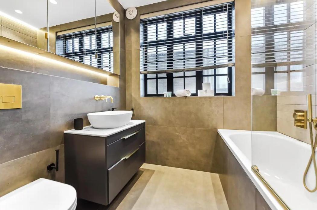 Outstanding 4 Bedroom Apartamento