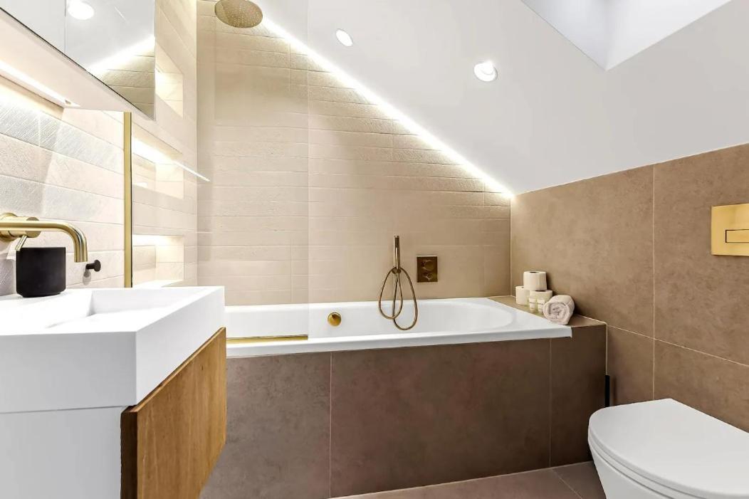 Outstanding 4 Bedroom Apartamento *