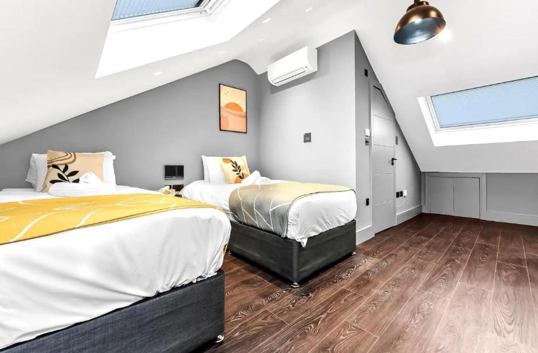 Outstanding 4 Bedroom Apartamento *