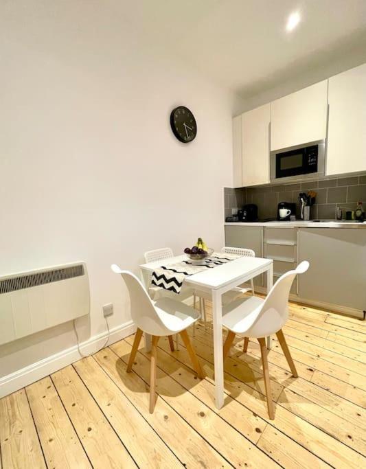 Cozy Balcony Flat With Canal View * Londres