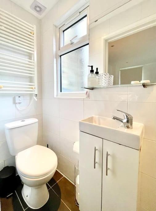 Cozy Balcony Flat With Canal View * London