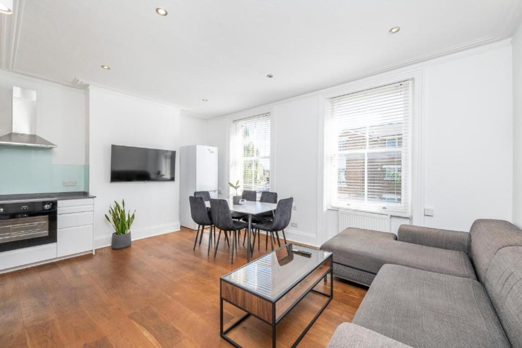 Apartamento Luxury 4 Bedroom Flat With Stunning Shard View From Terrace In London! Next To Station, Sleeps 9 *