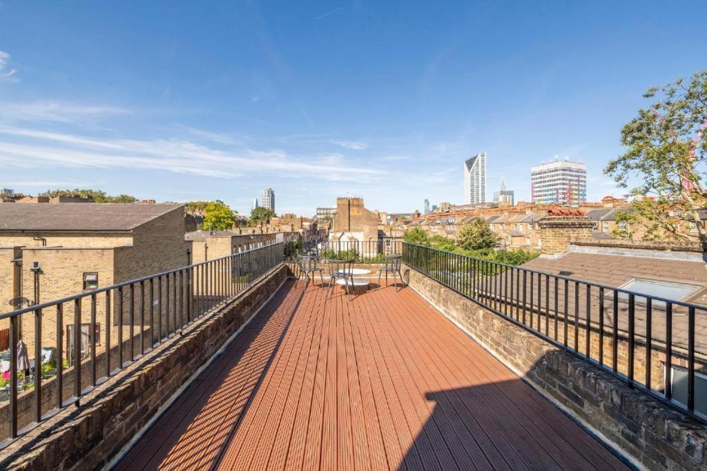 Luxury 4 Bedroom Flat With Stunning Shard View From Terrace In London! Next To Station, Sleeps 9 Apartamento