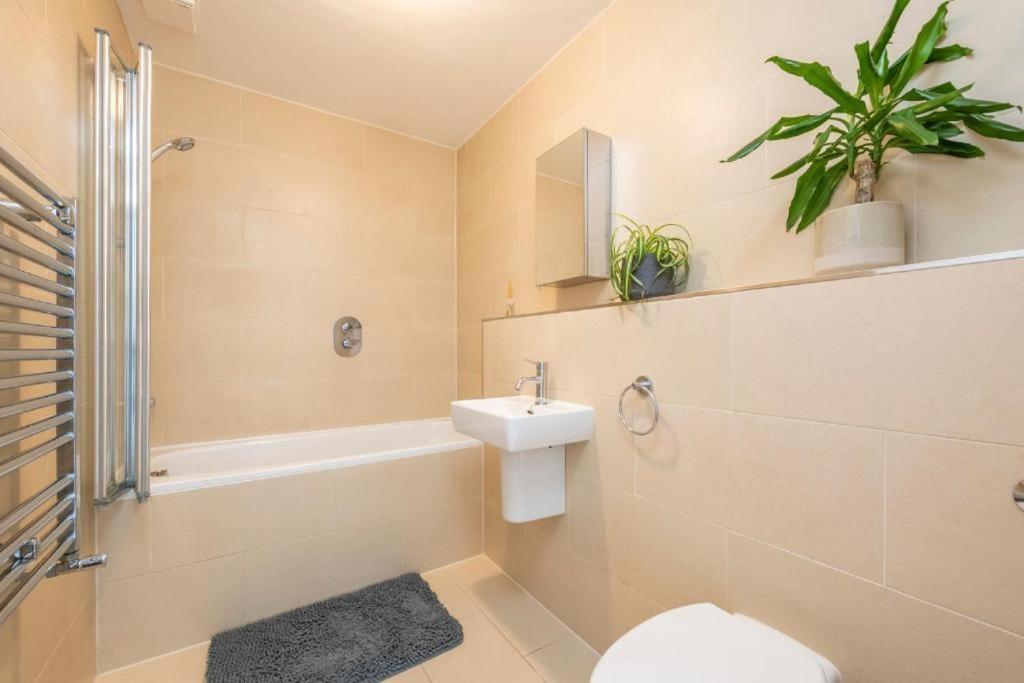 Apartamento Luxury 4 Bedroom Flat With Stunning Shard View From Terrace In London! Next To Station, Sleeps 9 Londres