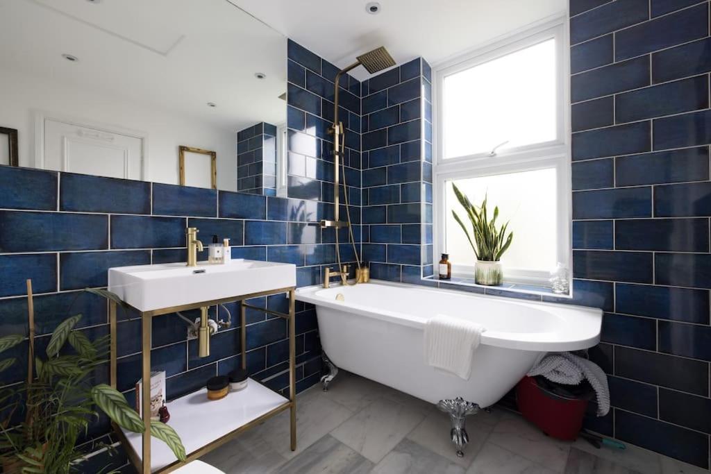 Stylish 2 Bed Loft With Terrace 2 Min From Tube Appartement
