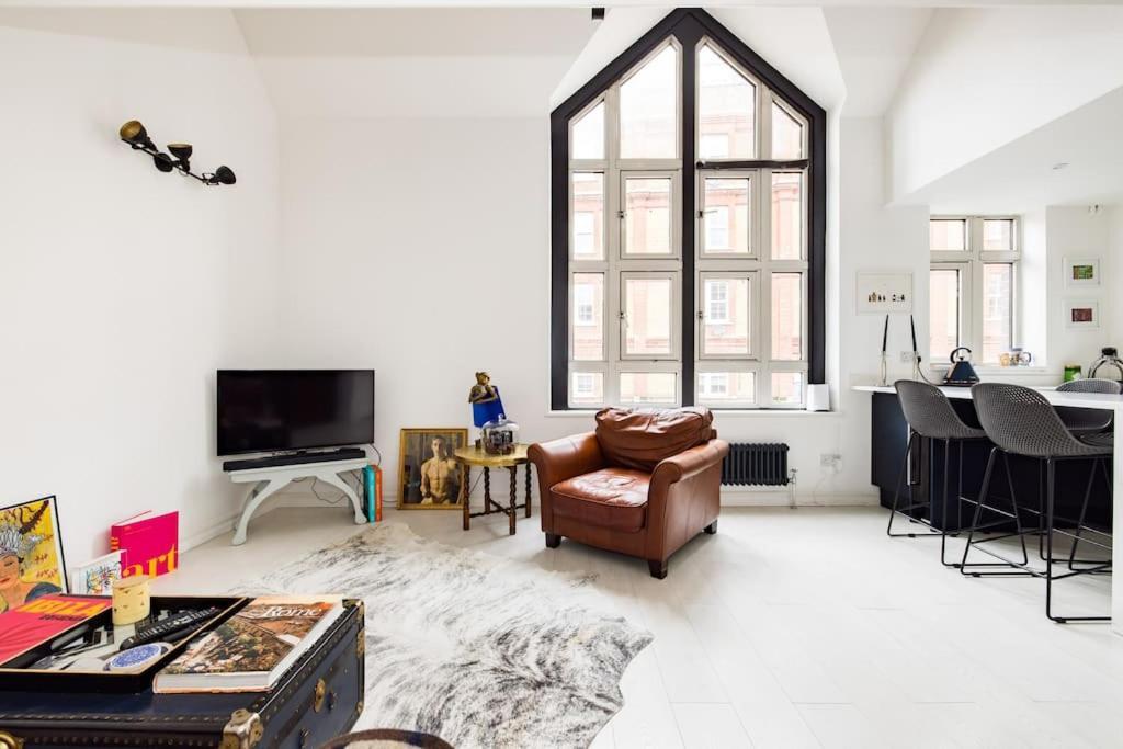 Stylish 2 Bed Loft With Terrace 2 Min From Tube Londres