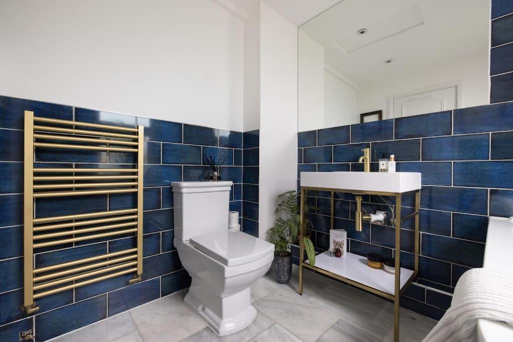 Stylish 2 Bed Loft With Terrace 2 Min From Tube * Londres