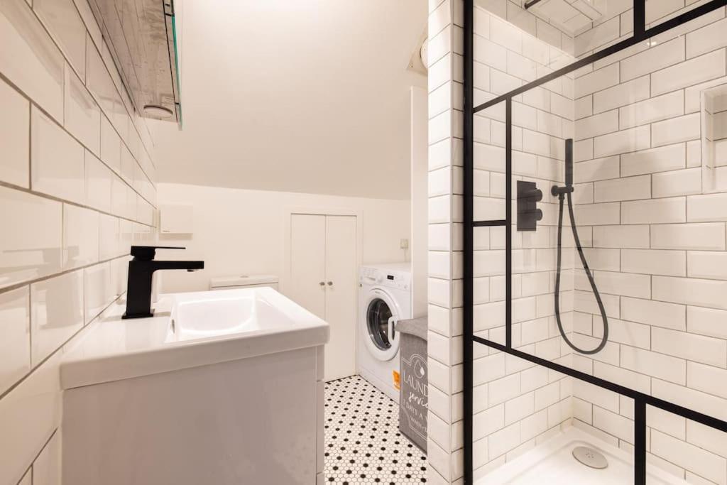 Stylish 2 Bed Loft With Terrace 2 Min From Tube Appartement