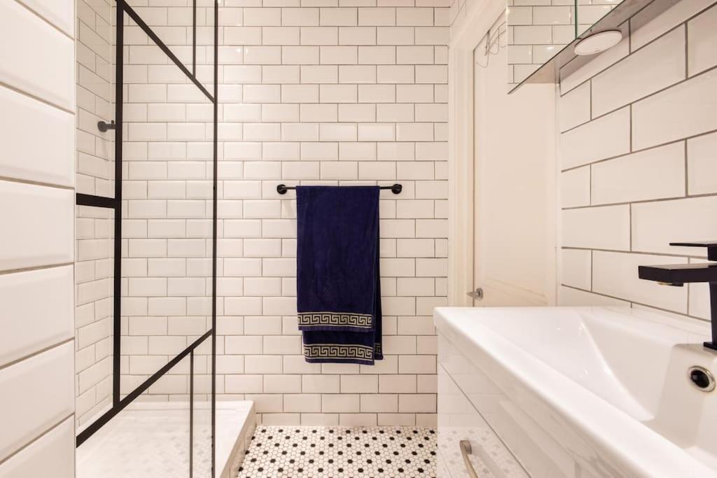Stylish 2 Bed Loft With Terrace 2 Min From Tube Appartement Londres