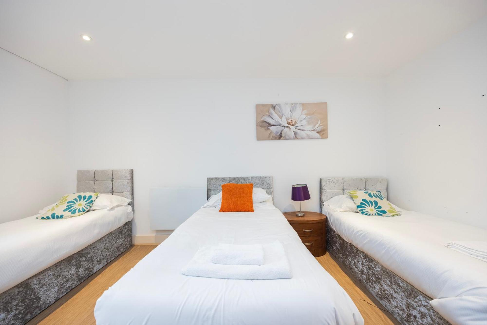 Appartement Heads On Bed -canary Wharf Docklands For The Larger Groups Londres