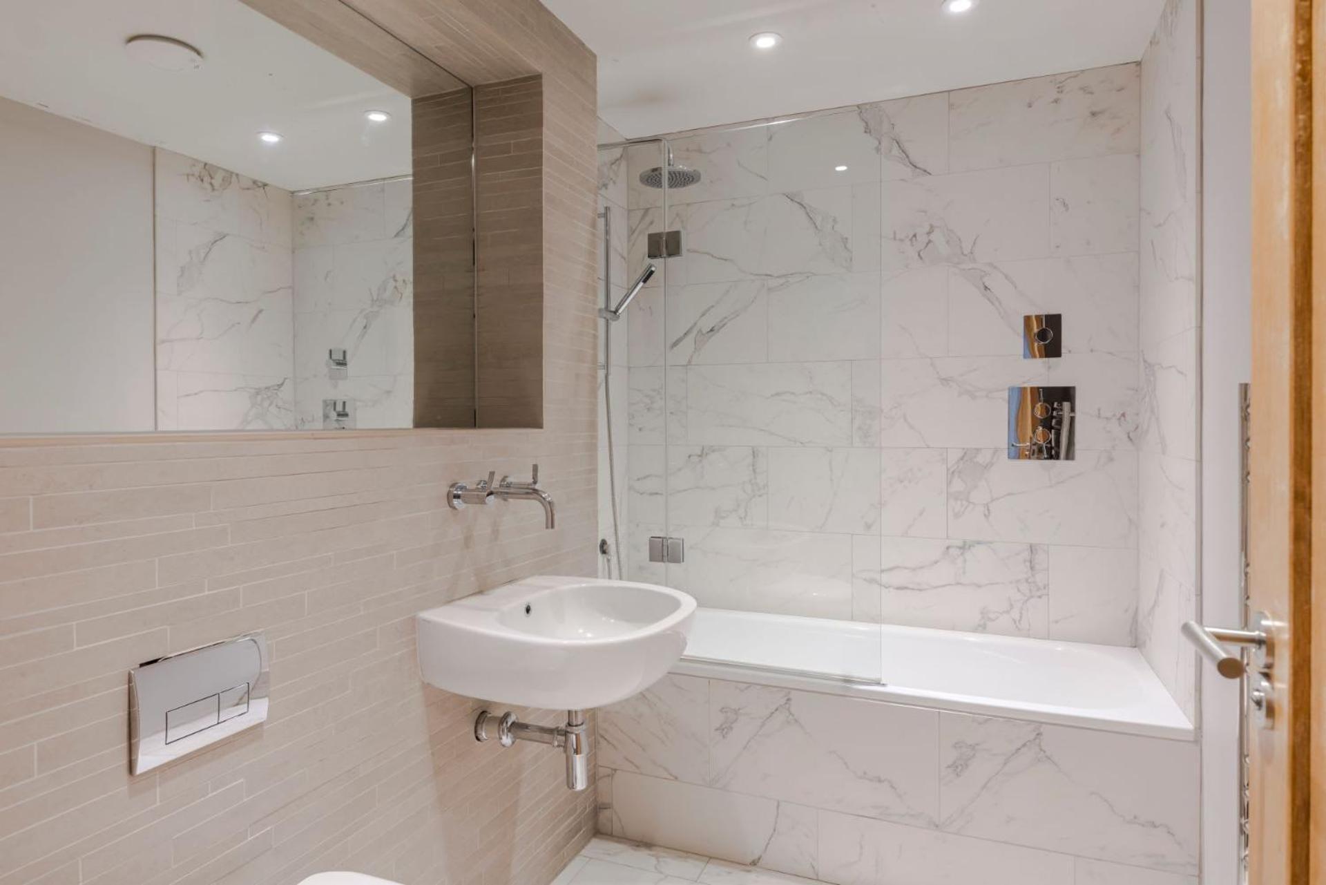 London's Calling - Farringdon - By Frankie Says Apartamento