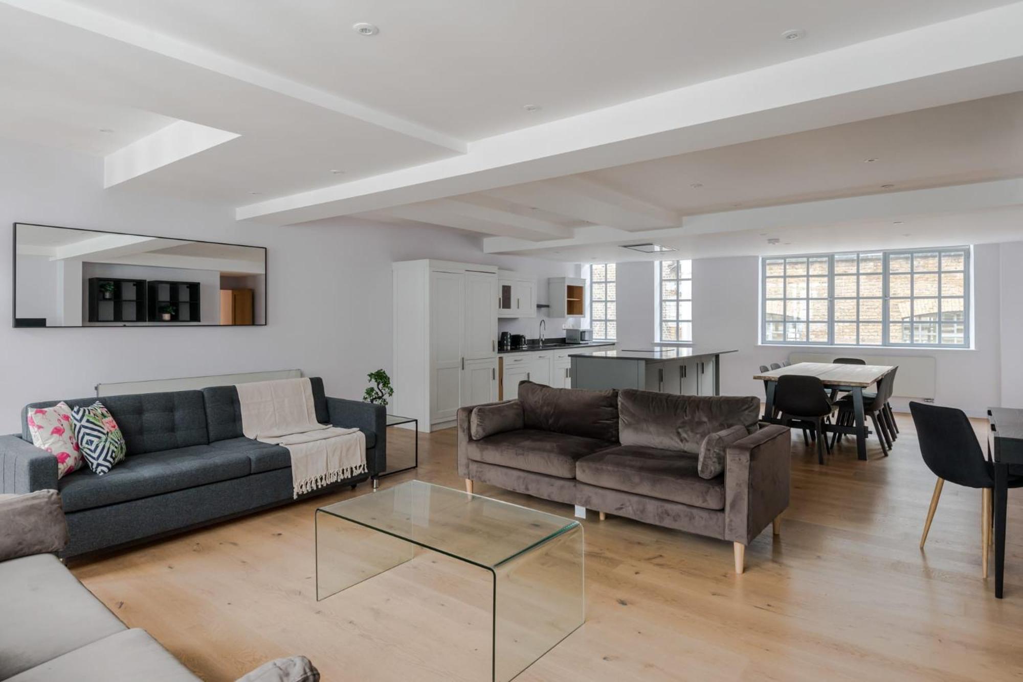 Law & Order - Farringdon - By Frankie Says Apartamento