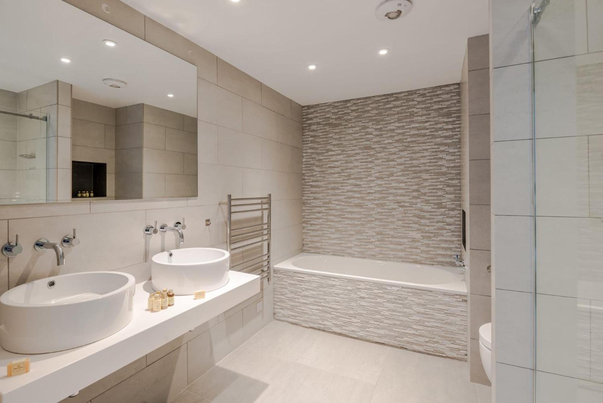 Law & Order - Farringdon - By Frankie Says Apartamento