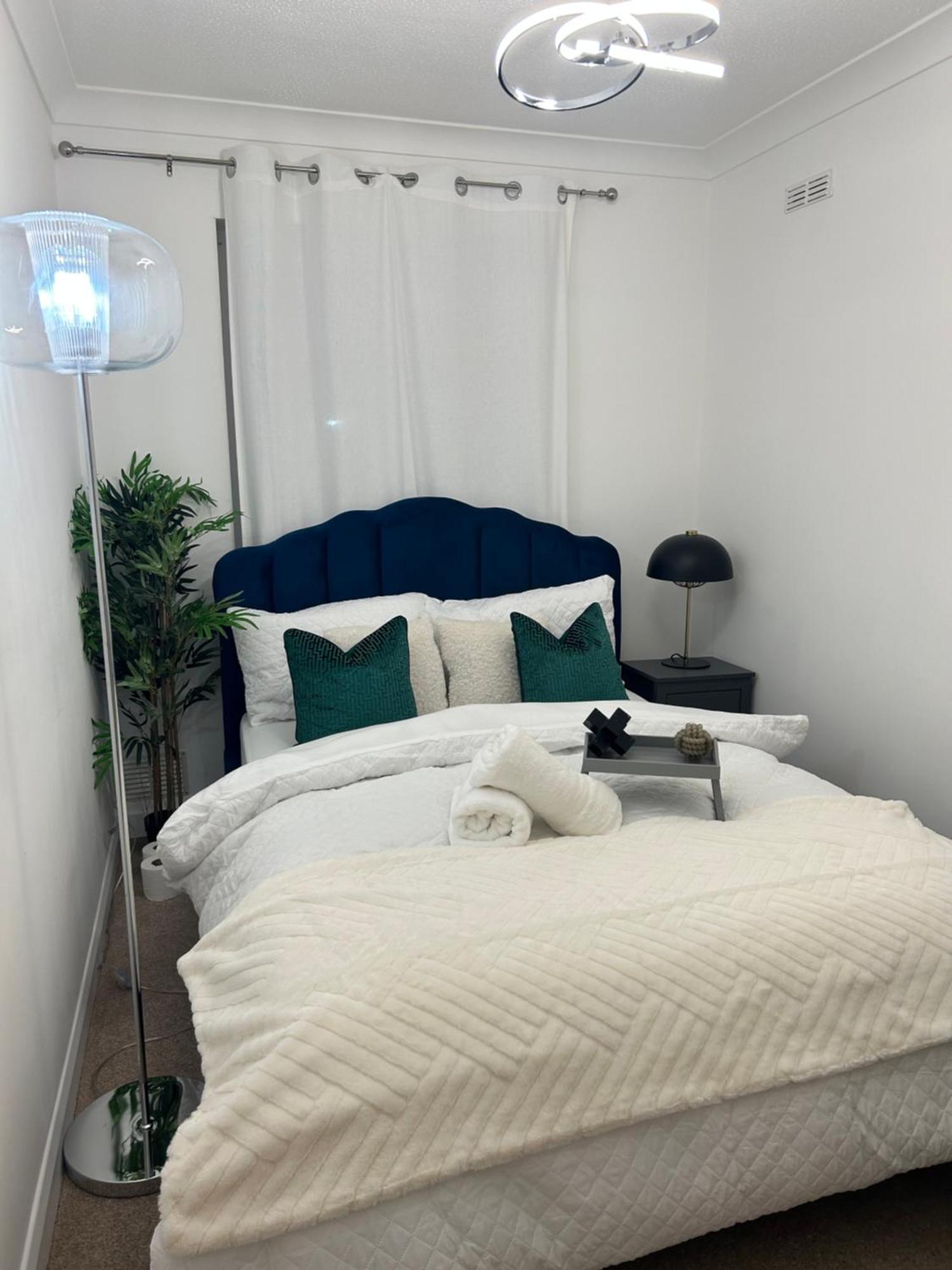 Guest house Luxury Superkingsize Bed In *