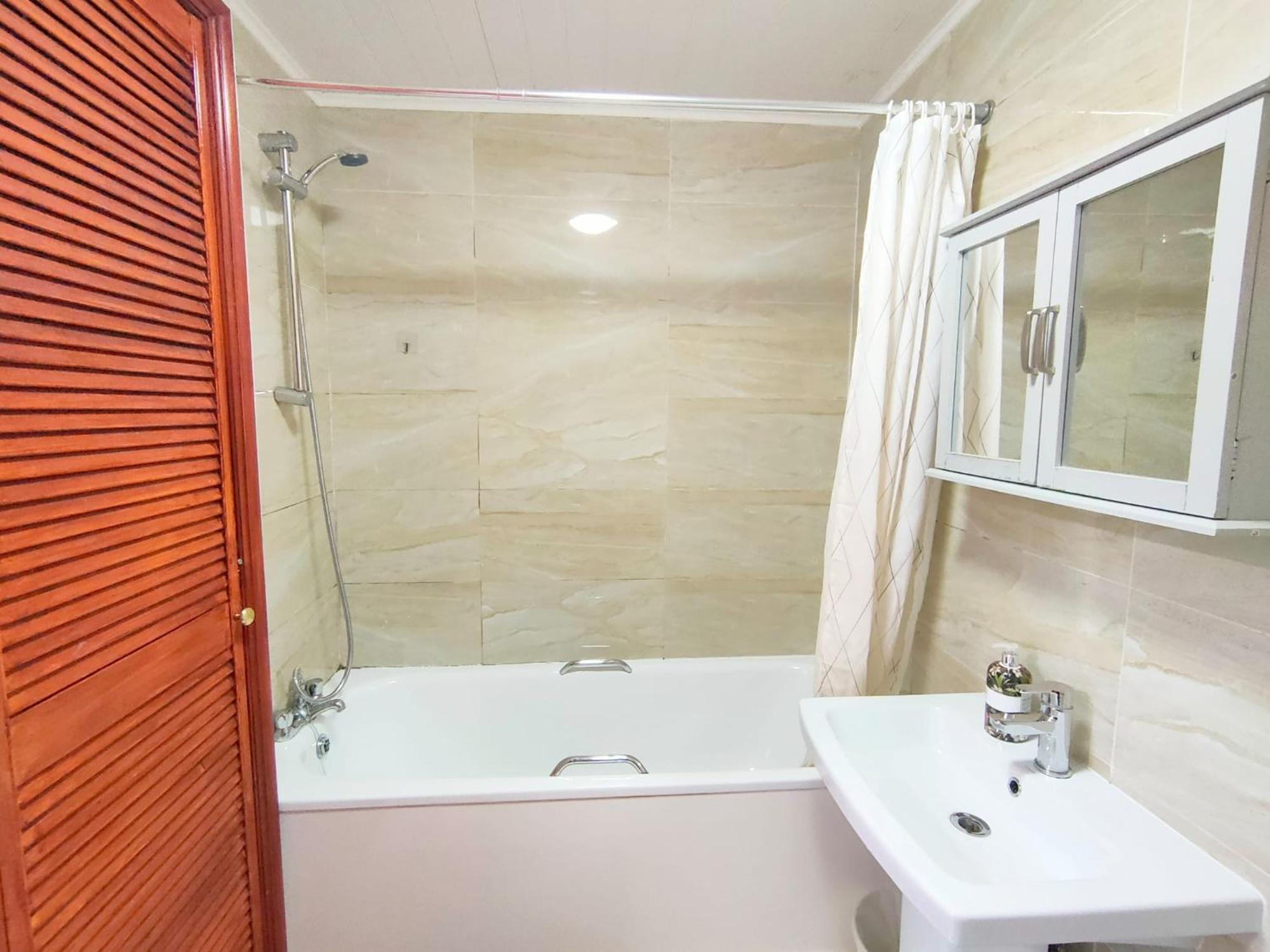 Spacious 3-bed Cosy Flat In Westminster Apartment London