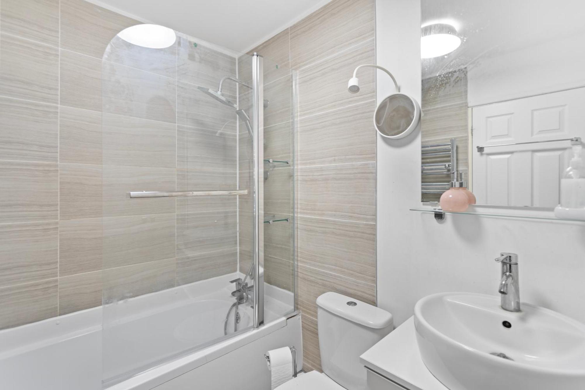 Hébergement de vacances Cozy 3-bed House Near Lcy & Excel Ideal For Groups & Families Londres